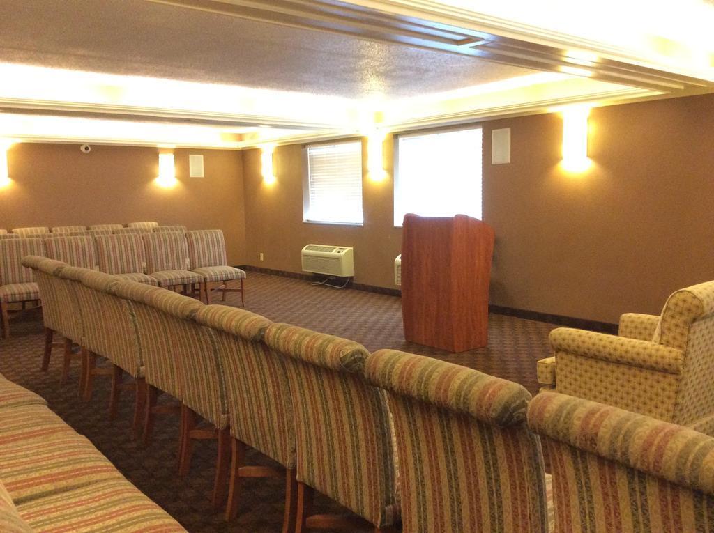 Quality Inn & Suites Coliseum Greensboro Exterior photo