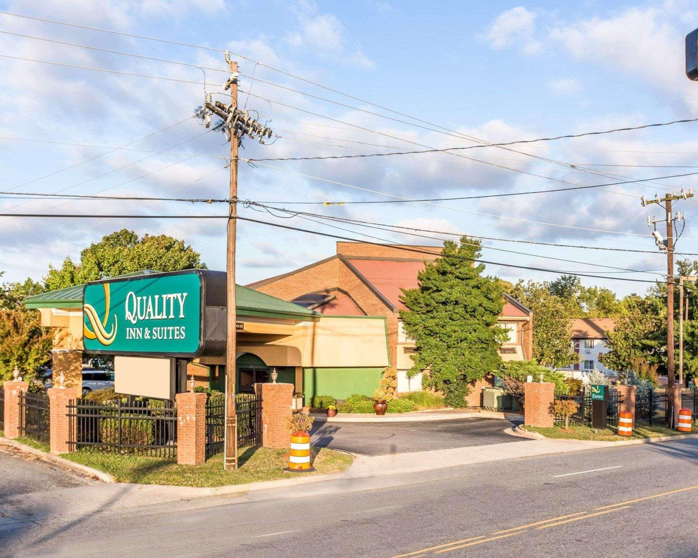 Quality Inn & Suites Coliseum Greensboro Exterior photo