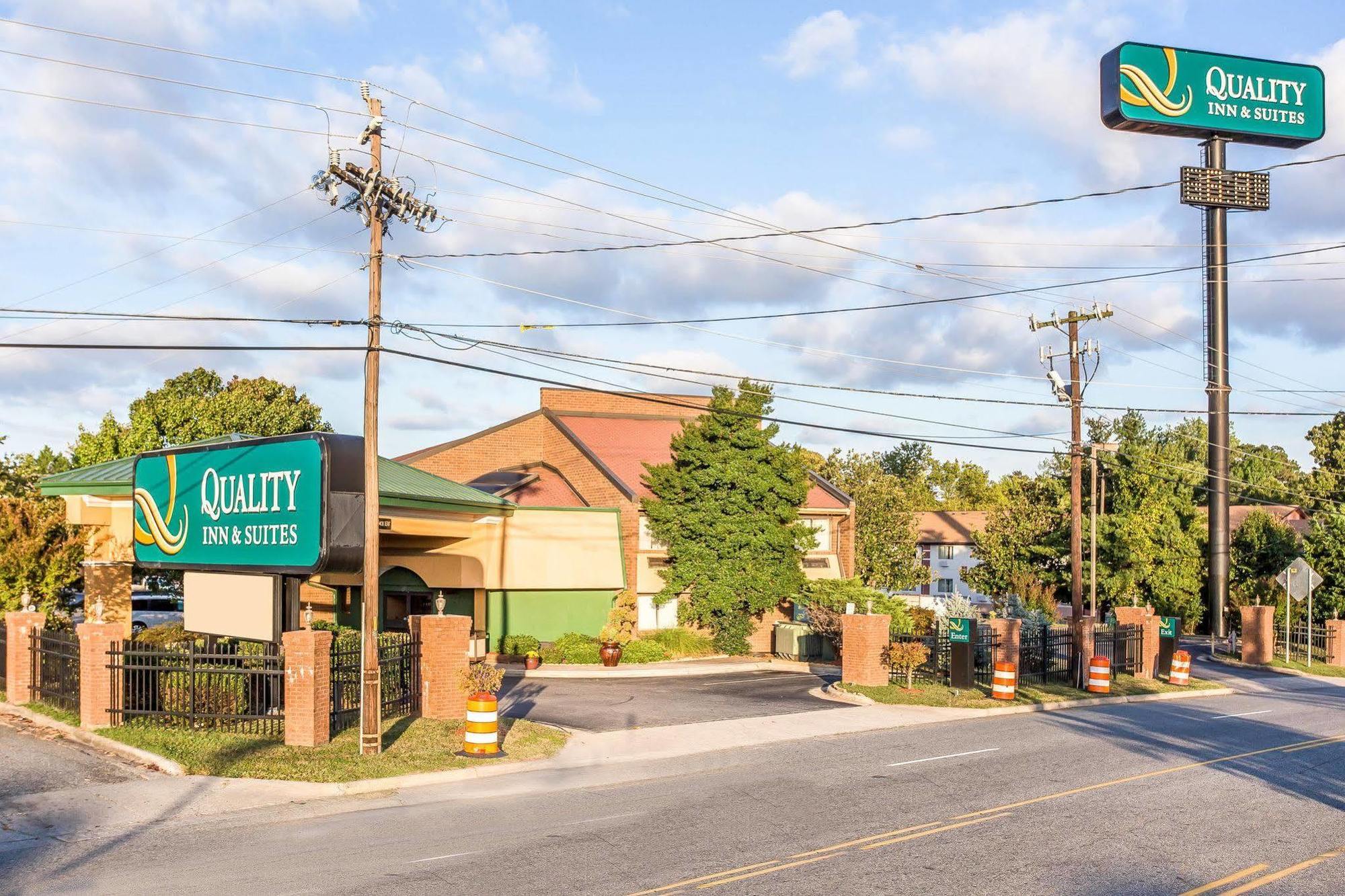 Quality Inn & Suites Coliseum Greensboro Exterior photo